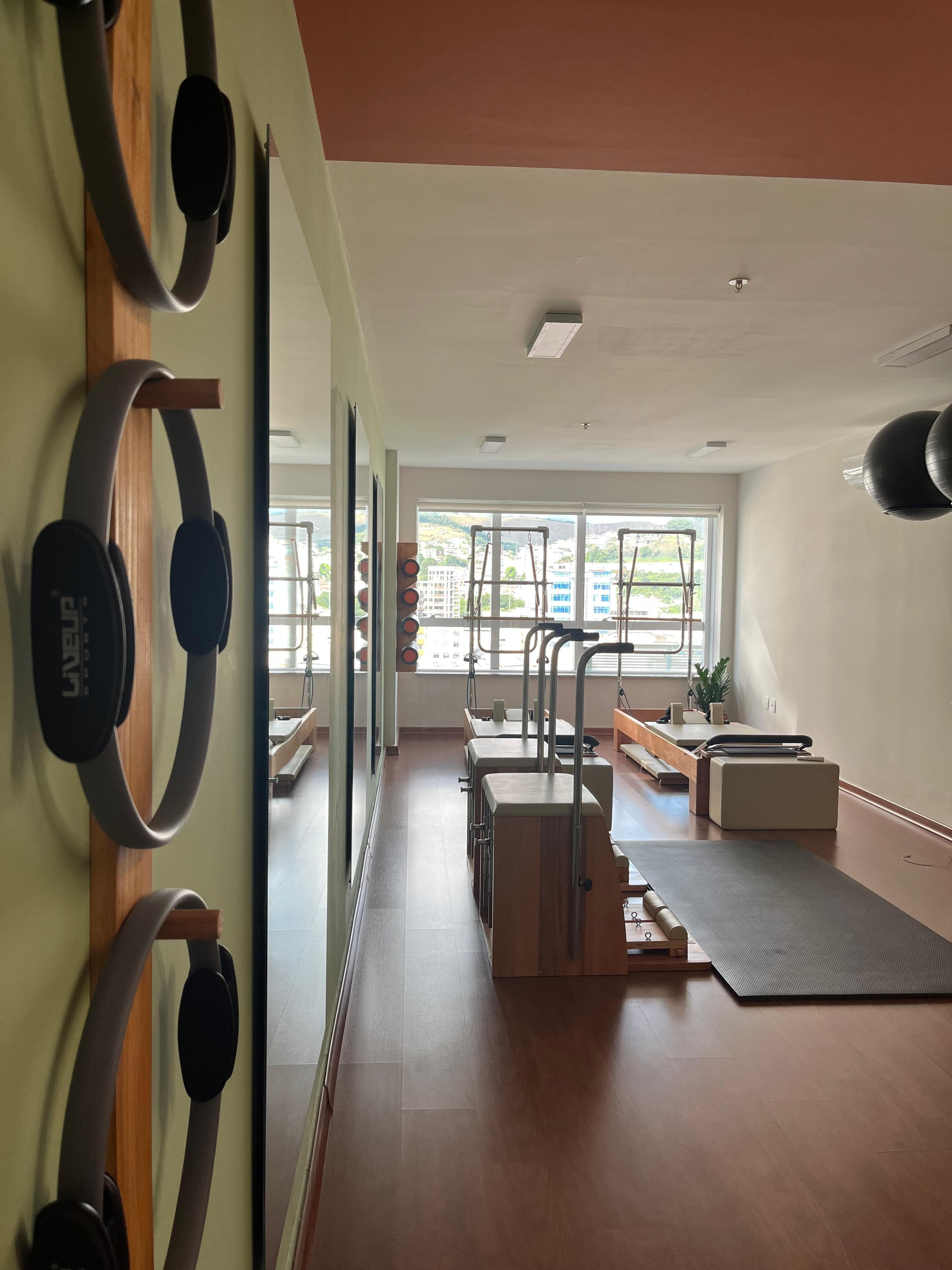 Área de recepção e espera do studio Perforlife Pilates